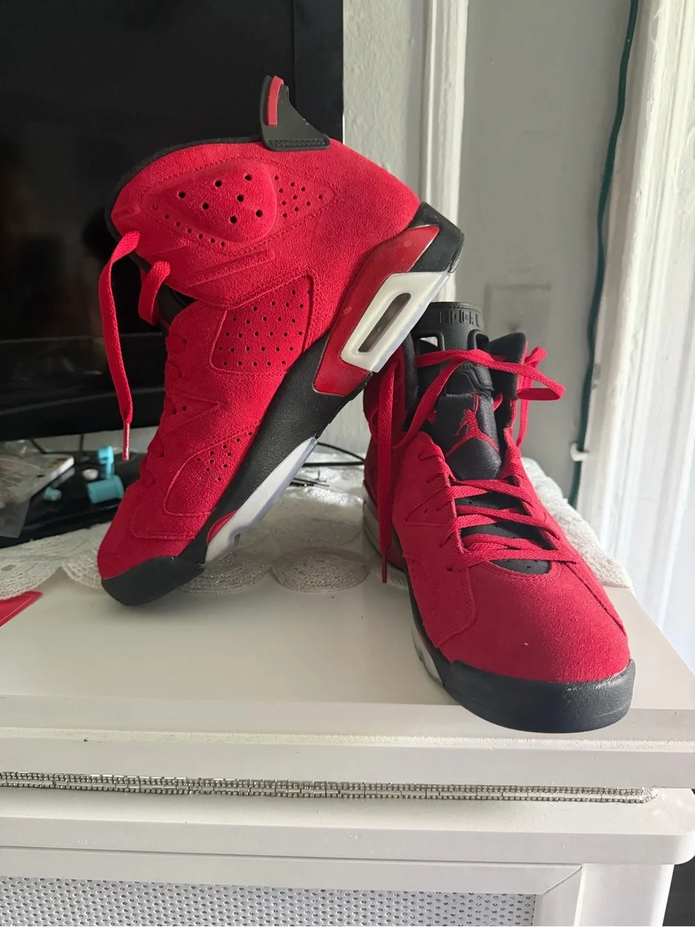 Jordan Men's Athletic Shoes in Red and Black Retro 6 “Toro Bravo”